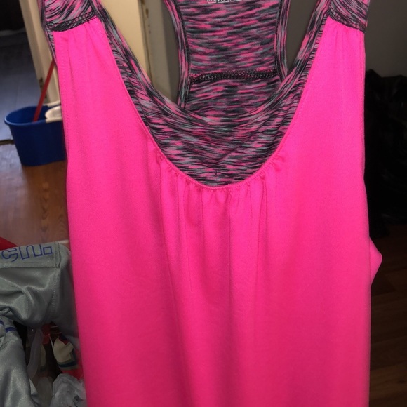 Women’s Tops - Picture 3 of 9